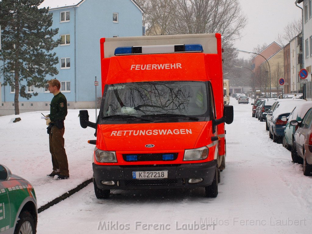 Wieder Familienstreit endet in Messerstecherei Koeln Vingst Waldstr P09.JPG